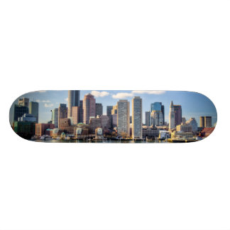 Boston-Skyline von der Ufergegend Skateboard