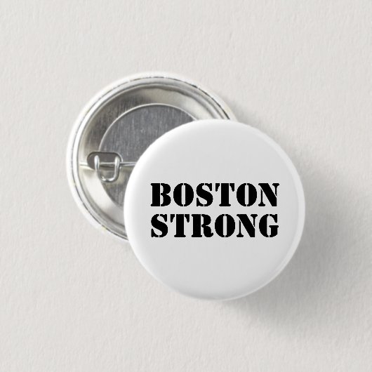 "Boston Strong" schwarz Button (Vorne & Hinten)