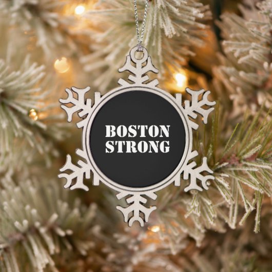 "Boston Strong" schwarz Schneeflocken Zinn-Ornament (Baum)