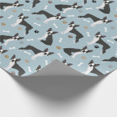Boston Terrier Bones and Paws Geschenkpapier (Ecke)