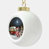 Boston Terrier Caravan Christmas Adventure Keramik Kugel-Ornament (Rechts)