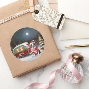 Boston Terrier Caravan Christmas Adventure Runder Aufkleber