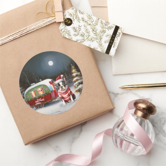 Boston Terrier Caravan Christmas Adventure Runder Aufkleber (Schenken)