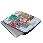 Boston Terrier Dog im Schnee Weihnachtshundehaus Laptopschutzhülle (Vorne Knopf)