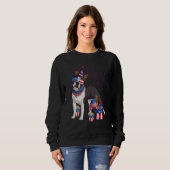 Boston Terrier Dog Wearing 4th of July Sunglasses Sweatshirt (Vorne ganz)