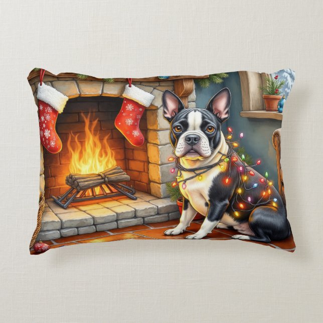 Boston Terrier Fireplace with Christmas Lights Dekokissen (Vorderseite)