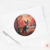 Boston Terrier im Herbst Leaves Fall Inspiriert Runder Aufkleber (Umschlag)