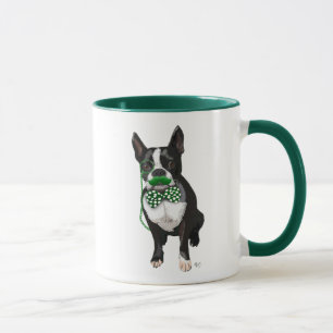 Boston Terrier mit dem grünen Schnurrbart und Tasse