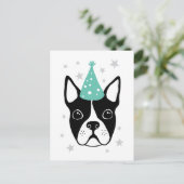 Boston Terrier mit Party, der Happy Birthday Card Einladungspostkarte (Stehend Vorderseite)
