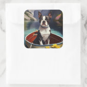 Boston Terrier on a Paddle: A Scenic Adventure Quadratischer Aufkleber (Tasche)