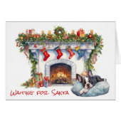 Boston Terrier Puppy wartet auf Santa Fireplace (Vorderseite (Horizontal))