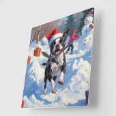 Boston Terrier Weihnachtsfest Schneeszene Quadratische Wanduhr (Winkel)