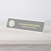 Botanical Daisy Blume Grau Schreibtischnamensplakette (Vorderseite )