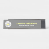 Botanical Daisy Blume Grau Schreibtischnamensplakette (Vorderseite )