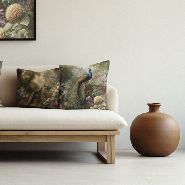Botanisch: drei Pfauen im englischen Garten Kissen (Von Creator hochgeladen)
