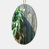 Botanisch grüne Kräuter, die vom Korn des Holzes b Keramikornament (Links)