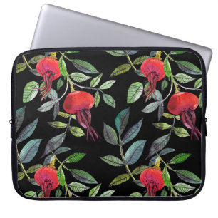 Botanische Aquarellfarbe zeichnend dogrose Muster. Laptopschutzhülle