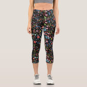 Botanische Blume auf schwarz Capri Leggings (Vorderseite)