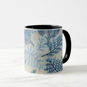 Botanische Eleganz: Blaue Blätter & Blüten Tasse