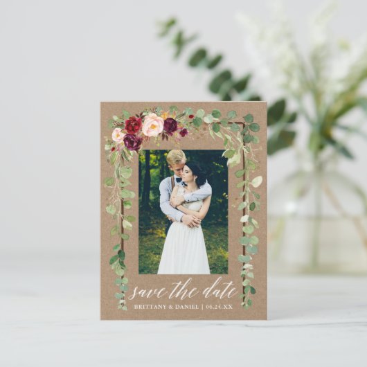 Botanische florale Kalligrafie Save the Date Kraft Ankündigungspostkarte (Stehend Vorderseite)