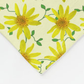 Botanische gelbe Arnika-Wildblume auf irgendeiner Fleecedecke (Ecke)