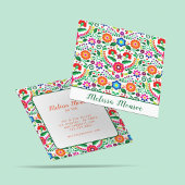 Botanische grüne Typografie im modernen Blumenmust Quadratische Visitenkarte