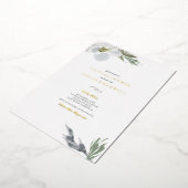 Botanische Grüne und weiße Dusche Aquarell Florals Folieneinladung (Gedreht)