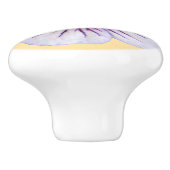 Botanische hellblaue Pelargonie-Blume auf Keramikknauf (Seitenansicht)