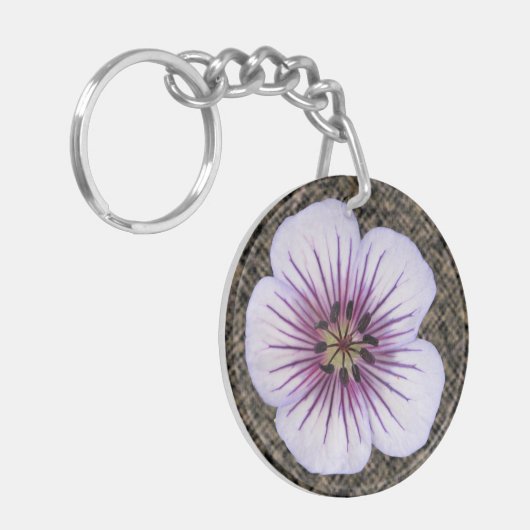 Botanische hellblaue Pelargonie-Blume Schlüsselanhänger (Vorderseite links)