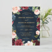 Botanische Hochzeit der Burgund Navy Blush Floral Einladung (Stehend Vorderseite)