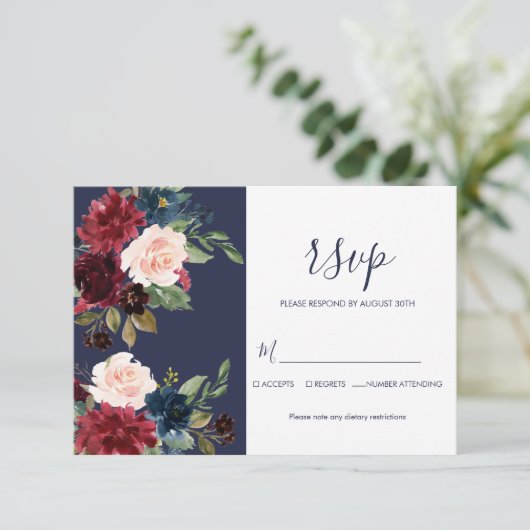 Botanische Hochzeit der Marine Burgundy Modern Sim RSVP Karte (Stehend Vorderseite)