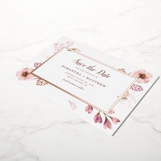 Botanische Hochzeit in Rosa Save the Date Folieneinladung (Gedreht)