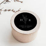 Botanische Hochzeit mit schwarzer Minimal Runder Aufkleber<br><div class="desc">Der Botanische Botanische Rundsticker "Black Simple Minimal Monogram" bietet Ihnen die Initialen um eine botanisch zeichnend Linie sowie ein klassisch modernes Layout.</div>
