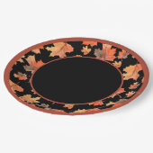 Botanische Kakaostreifen und Ahorn-Blätter Schwarz Pappteller (Schrägansicht)