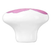 Botanische rosa Pelargonie-Blume auf irgendeiner Keramikknauf (Seitenansicht)