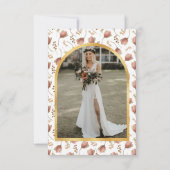 Botanische Rotholzbogenpresse Foto Hochzeit im Her Einladung (Rückseite)