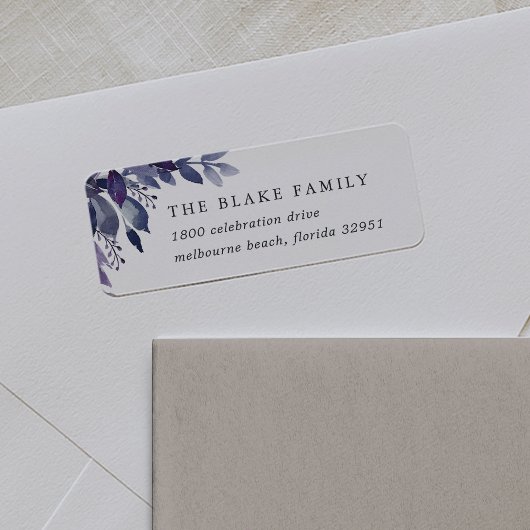 Botanische Rücksendeadresse in reichlich Blättern