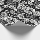 Botanische Schwarz-weiße Daisies Blumenmuster Geschenkpapier (Ecke)