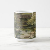 Botanische Szene von Schwänen in einem englischen Kaffeetasse (Mittel)