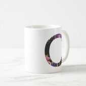 Botanische violette Blüten Letter C Monogramm Kaffeetasse (VorderseiteRechts)