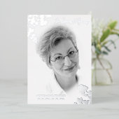 Botanische Zweige aus echtem Schwarz-weißem Foto Folieneinladung (Stehend vorne)