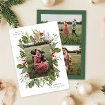 Botanischer Gartenrahmen DREI Foto Feiertagskarte<br><div class="desc">Diese elegante Urlaubsfotokarte besticht durch einen wunderschönen botanischen Aquarellrahmen auf weißem Hintergrund mit einem senkrechten Single-Foto und einfacher Typografie. Auf der Rückseite befinden sich zwei horizontale Foto auf einem schönen,  tiefgrünen Hintergrund. Die Fotos auf der Rückseite können entfernt und/oder durch Text ersetzt werden.</div>