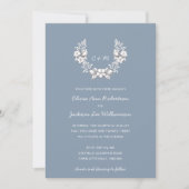 Botanischer Kranz | Dusty Blue Floral Wedding Einladung (Vorderseite)