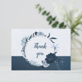 Botanischer Kranz mit eleganten marineblauen und s Dankeskarte (Stehend Vorderseite)
