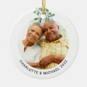 Botanischer Mistletoe des Custom Couple's Foto Keramik Ornament (Vorne)