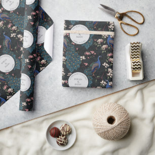 Botanischer schwarzer Hochzeitspfau & Blumen  Geschenkpapier