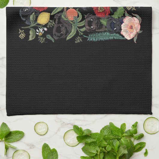 botanischer und schwarzer Mops t- per huebucket Geschirrtuch (Gefaltet)