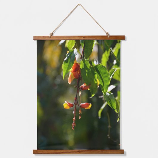 Botanischer Wein aus exotischem Gelb und roter ind Wandteppich Mit Holzrahmen (Vorderseite)