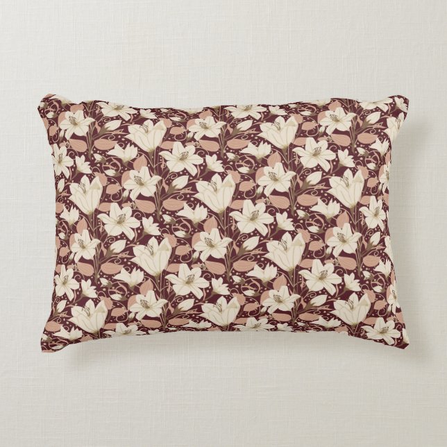 Botanisches Burgundy Red Beige Lily Floral Pattern Dekokissen (Vorderseite)