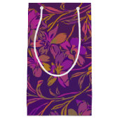 Botanisches feines Muster in dunklem Lila Kleine Geschenktüte (Vorderseite)